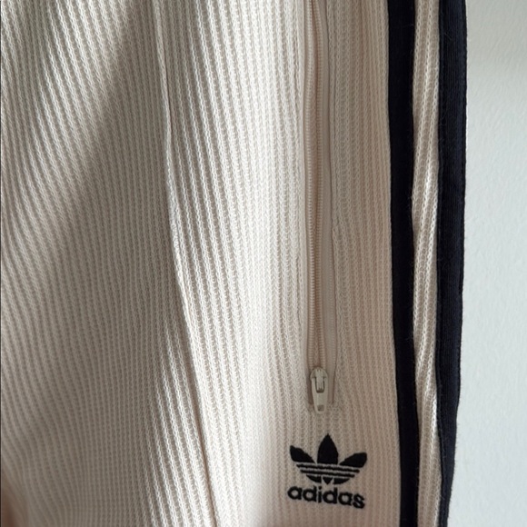 Adidas Unisex original superstar Cream Track Pants NWOT - Picture 6 of 10